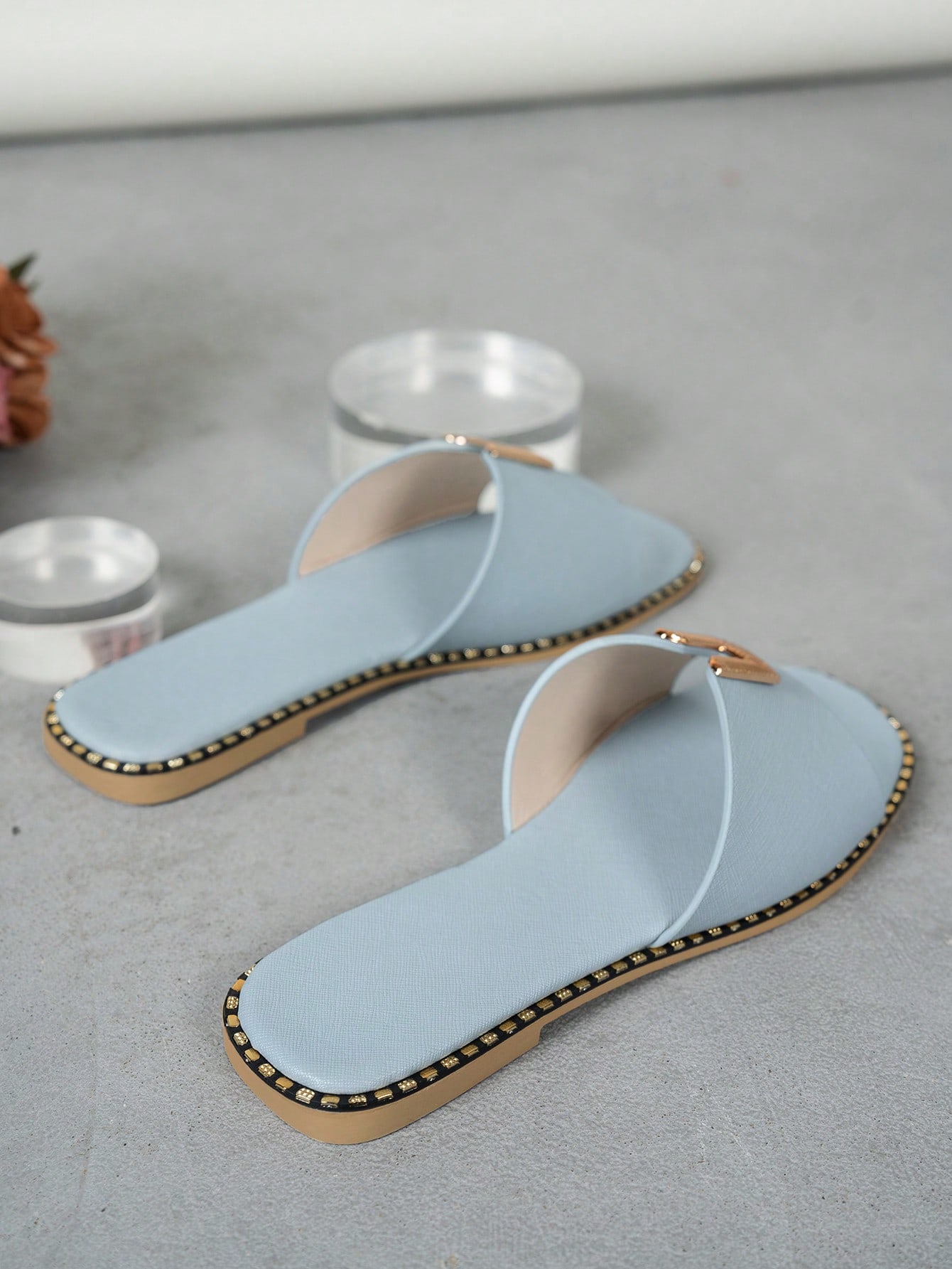 Black Flat Sandals: Soft And C - Home Decor Retro のレビューと価格